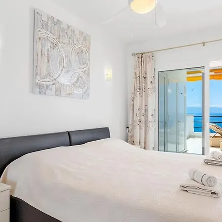 2bdr Waves & Cliffs Getaway